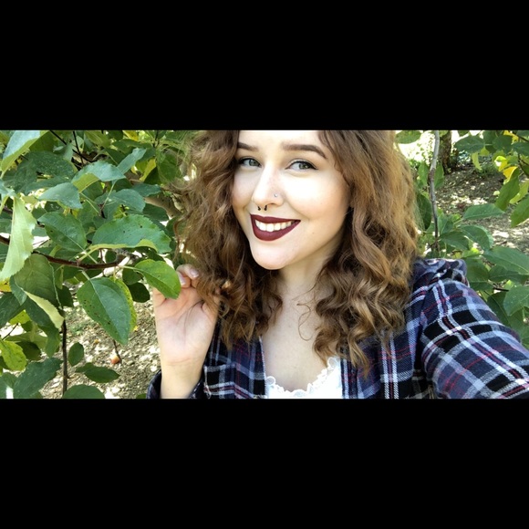 Meet your Posher, Mikaela - Picture 1 of 1